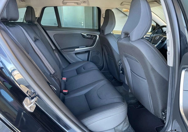 Volvo V60 cena 45500 przebieg: 204000, rok produkcji 2014 z Praszka małe 254
